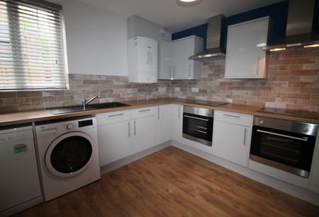 8 bedroom townhouse to rent - Photo 4