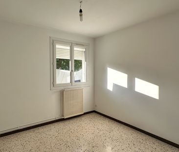 Location Appartement 2 pièces 45m² TOULON 83000 - Photo 3