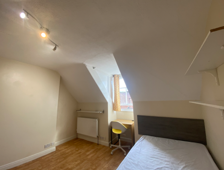 FLAT 5, 33, Portland Street - Photo 4