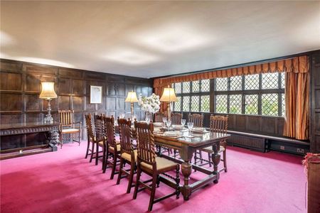 Magnificently historic and beautifully presented five bedroom wing in romantic gardens. - Photo 4