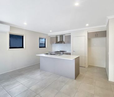 🏡 4-Bedroom Townhouse In South Morang - Photo 4