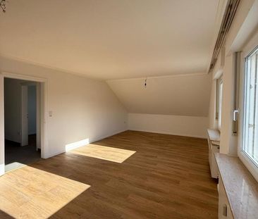 Erstbezug nach Renovierung – 3-Zim.-Dachgeschosswohnung in Löhne - Foto 1