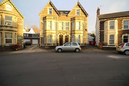 1 Bedroom Flat - Conversion - Photo 3