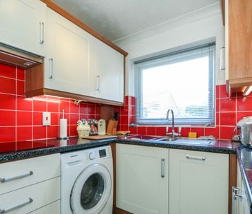 Chalbury Close, Canford Heath, BH17 8BP, Poole - Photo 6