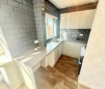 3 bedroom semi-detached house to rent - Photo 6