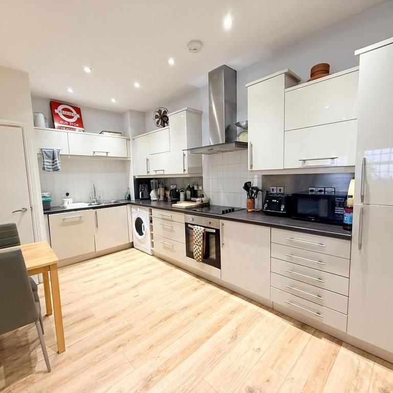 2 bedroom flat to rent - Photo 1