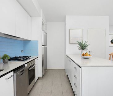 Modern and Spacious Apartment in the Heart of St Kilda - Photo 5