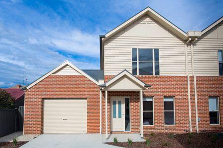 Neat & Tidy Town House Only Minutes From The CBD - Photo 4