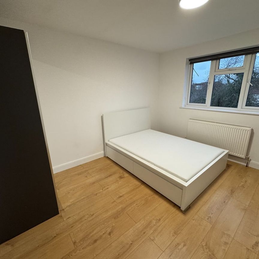 Room in a Shared House, Balnacraig Avenue, NW10 - Photo 1