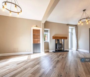 4 bedroom detached house to rent - Photo 2