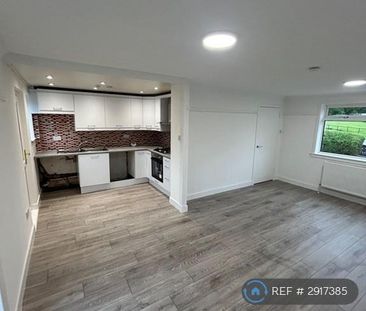 2 bedroom semi-detached house to rent - Photo 5