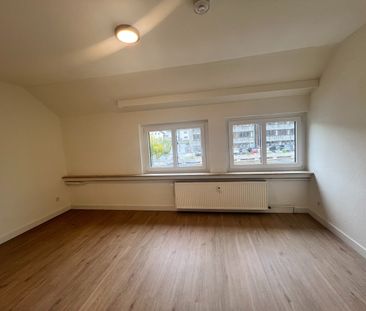 Helle und geräumige DG-Wohnung zu vermieten - Photo 1