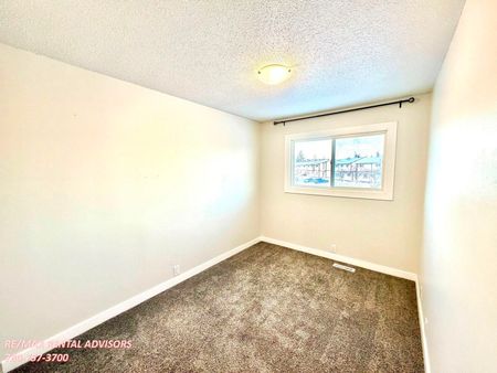 18080 93 Avenue Northwest - Photo 2