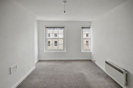 3 bedroom flat to rent - Photo 2