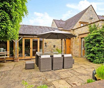 Unique family home in the north Cotswold village of Dorsington. - Photo 1