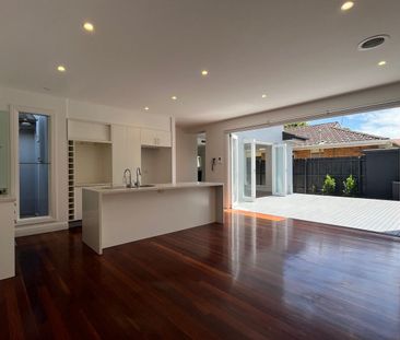 SPACIOUS ACCOMMODATION IN A BRILLIANT LOCATION - Photo 4