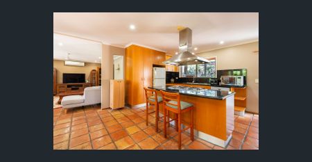 Pool & Entertaining - Photo 4