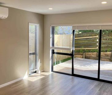 Three bedroom with a study in Bucklands Beach - Photo 3