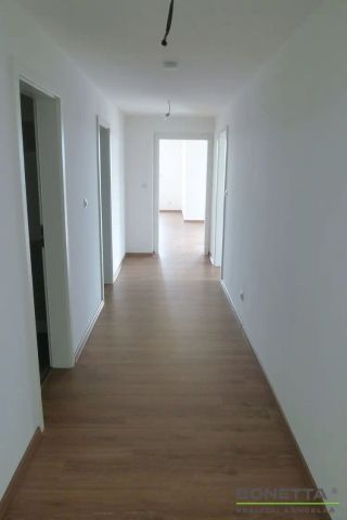 Pronájem nadstandardního bytu 3+kk s lodžií, 2x garážové stání - novostavba Třebeš - Photo 5