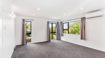 Sunny Home in Heart of St Johns - Photo 4