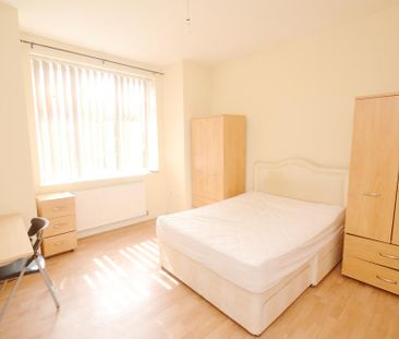 6 bedroom terraced house to rent - Photo 5