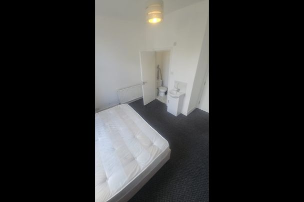 2 Bed Flat, Perry Vale, SE23 - Photo 1