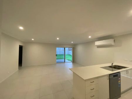 “Spacious Family Home in Collingwood Park” - Photo 4