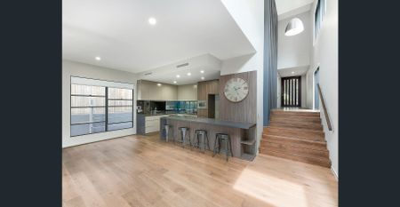 Spacious Executive in Blue Ribbon Precinct! - Photo 5