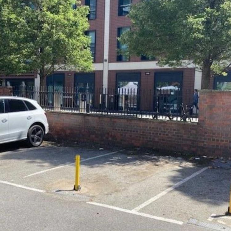 A fantastic unfurnished two bedroom apartment with water views and access to allocated parking. - Photo 1