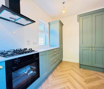 16 Clanroy Parade, Upper Newtownards Road, Belfast, BT4 3BZ - Photo 2