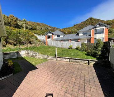 Great View Standalone 3-Bed 2-Bath w/ Backyard - Photo 6