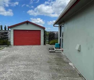 Spacious Family Home - Photo 2