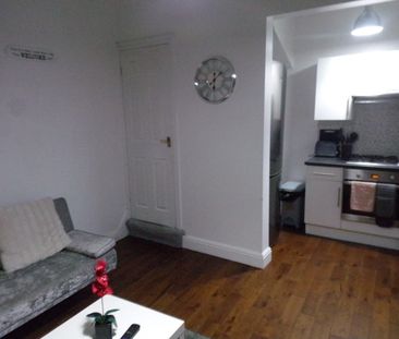 2 Bed Terraced House, Edgware Grove, LS8 - Photo 1