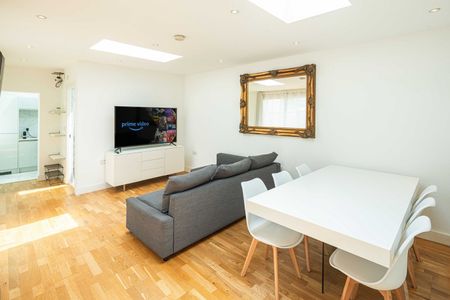 2 Bed Semi-Detached House, Heathstan Road, W12 - Photo 3