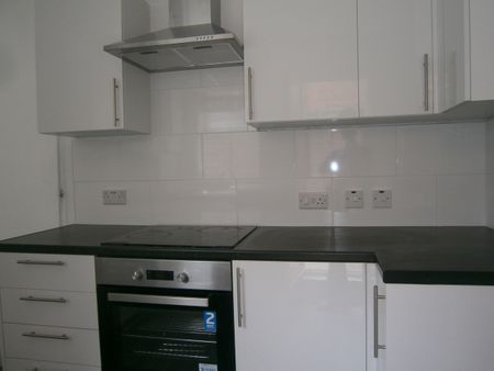 3 Bed Terraced House, Richmond Hill, LU2 - Photo 3