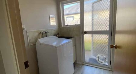 Sunny, Spacious Townhouse in a Convenient Location - Photo 5