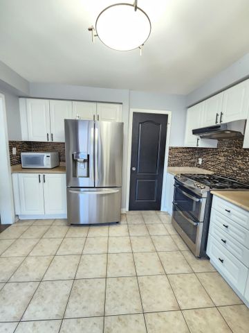 For Lease - 32 Keats Terrace, Brampton, Ontario - Photo 2