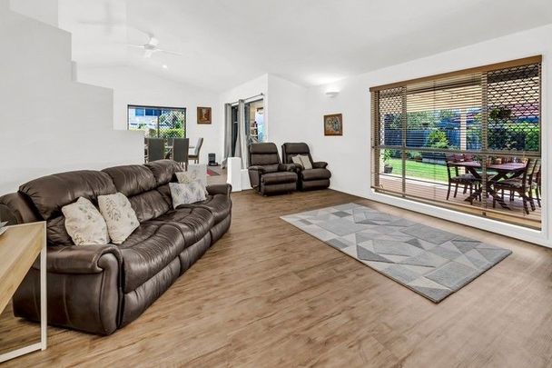 $980 per week / $3,920 Bond - Photo 1