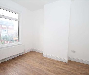 Felixstowe Road, London, N9 - Photo 3