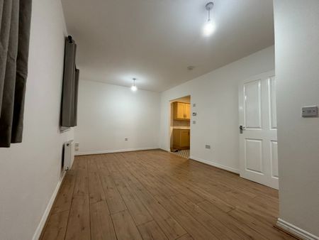 2 Bed Flat, Appleton Street, M8 - Photo 3