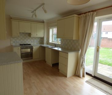 3 bedroom semi-detached house to rent - Photo 6