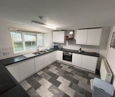 1 bedroom in a house share to rent - Photo 3