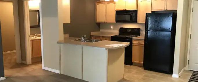 Clean Condo w/ 2 Bedroom 2 Full Baths, and Den in West Edmonton | 118 - 16807 100 Ave NW, Edmonton - Photo 1