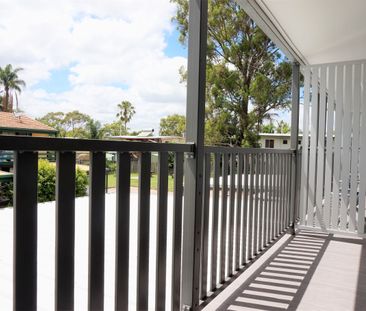 RENOVATED 2 BEDROOM TOWNHOUSE - Photo 5