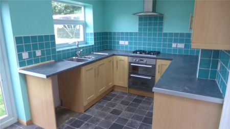 2 bedroom end of terrace house to rent - Photo 5