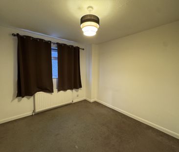 Wakehams Green Drive, Crawley - Photo 1