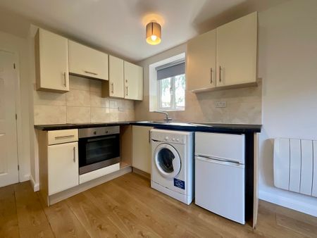 2 bedroom Ground Floor Flat to let - Photo 3