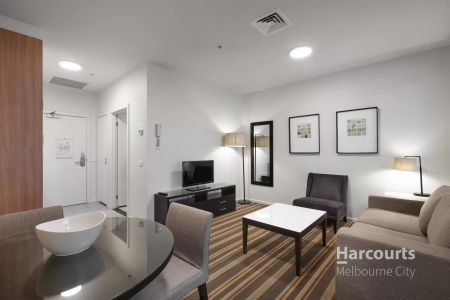 The Ultimate In Inner City Living - Fully Furnished! - Photo 2