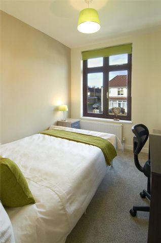 8 bedroom semi-detached house to rent - Photo 4