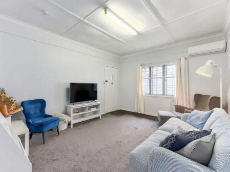 “Renovated beauty in handy location.” - Photo 4